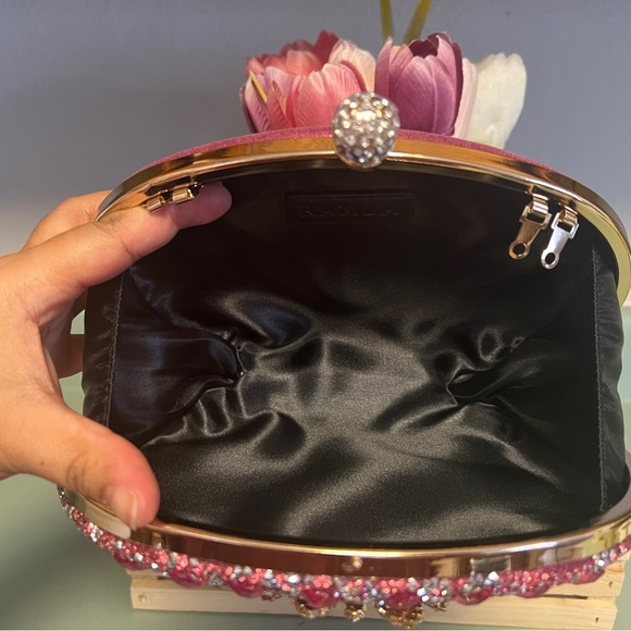 Ramla Pink/Gold Crystal Clutch with removable strap and handle - Picture 9 of 10